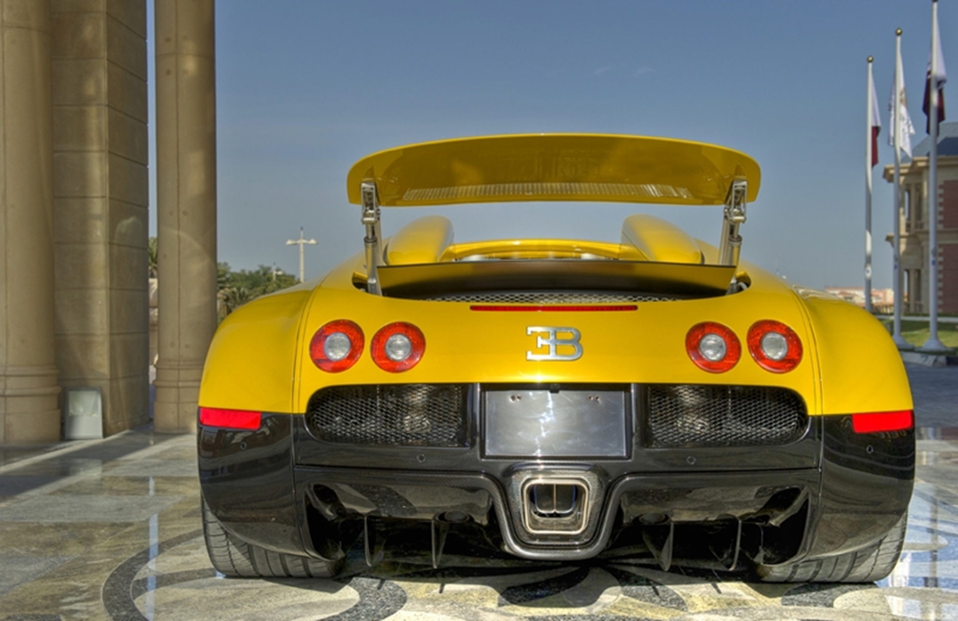 The world’s fastest convertible at Qatar Motor Show 2012