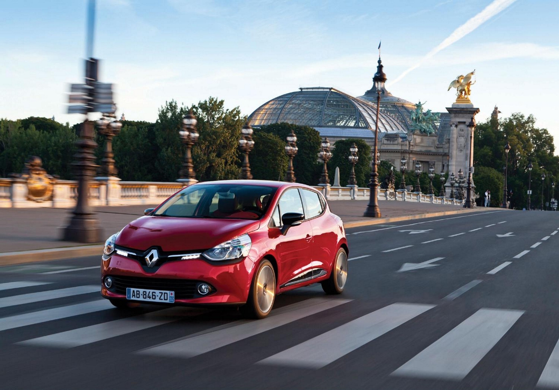 NEW CLIO SCOOPS 2012 ‘GOLDEN STEERING WHEEL’ AWARD