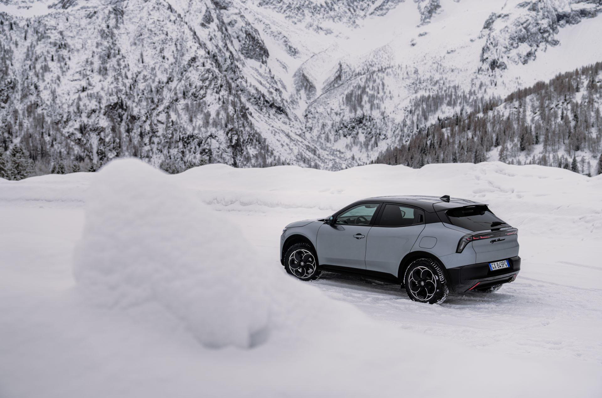 Alfa Romeo’s Junior Ibrida Q4: The Perfect Balance of Performance, Efficiency, and All-Wheel Drive Capability